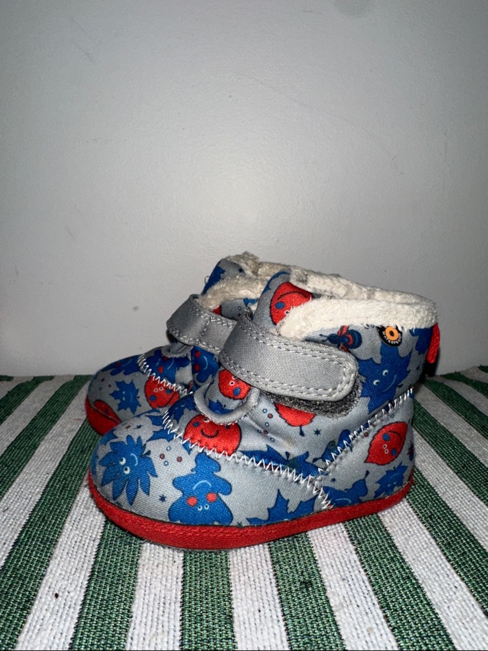 Bogs Kids Blue & Red Fuzzy-Lined Velcro Boots